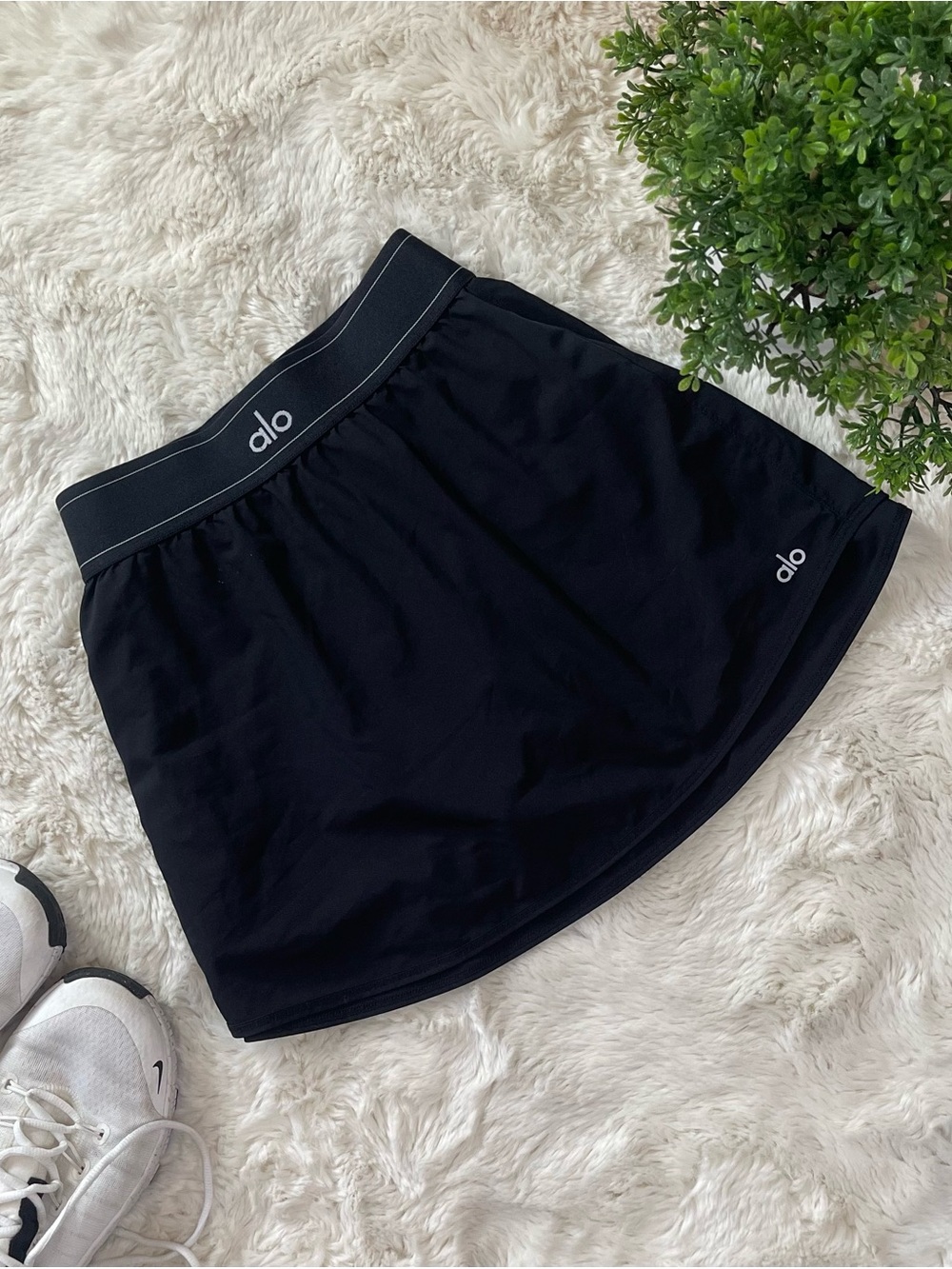 ALO Yoga Black Athletic Skort – Size Small (Estimated) – Branded Waistband